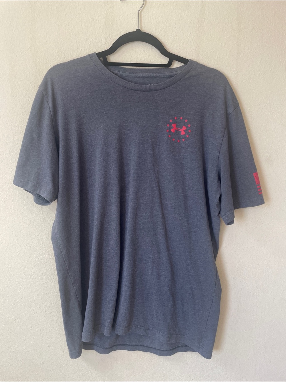 Under Armour Men’s Gray Tee with Red Freedom Graphic - Picture 3 of 4